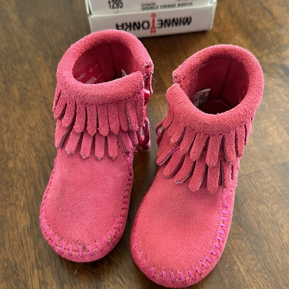 Infant Sz. 3 Pink Minnetonka Zip Moccasins